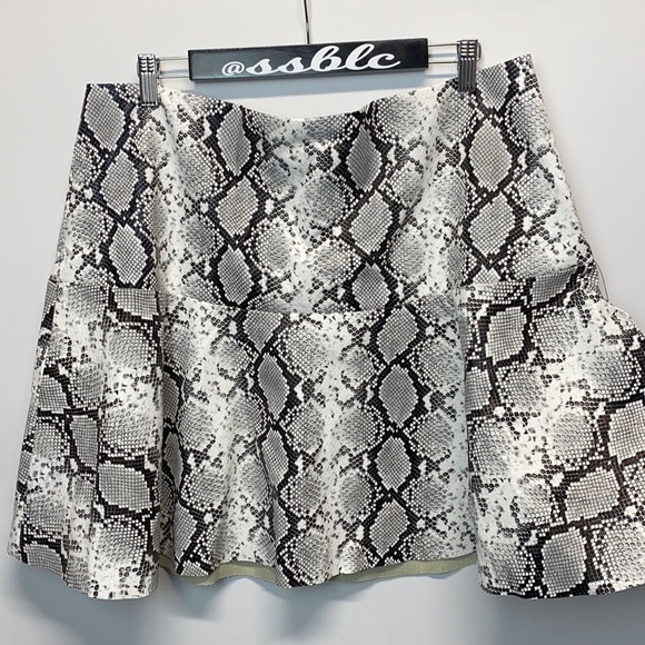 CERTIFIED VEGAN GATOR PRINT SKIRT NWT SIZE XXL by Scoop - Picture 1 of 9